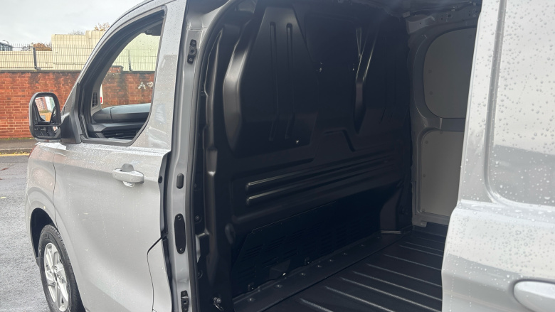 Ford Transit Custom E-320 L1 Rwd 100kW 65kWh H1 Van Limited Auto